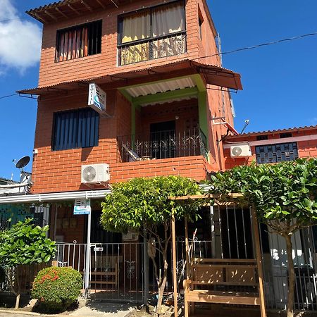 Mi Pueblo Natal Aptos Y Habitaciones Necoclí エクステリア 写真