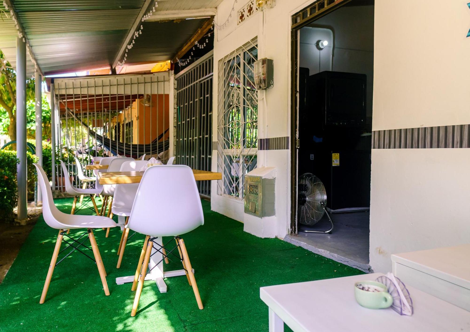 Mi Pueblo Natal Aptos Y Habitaciones Necoclí エクステリア 写真